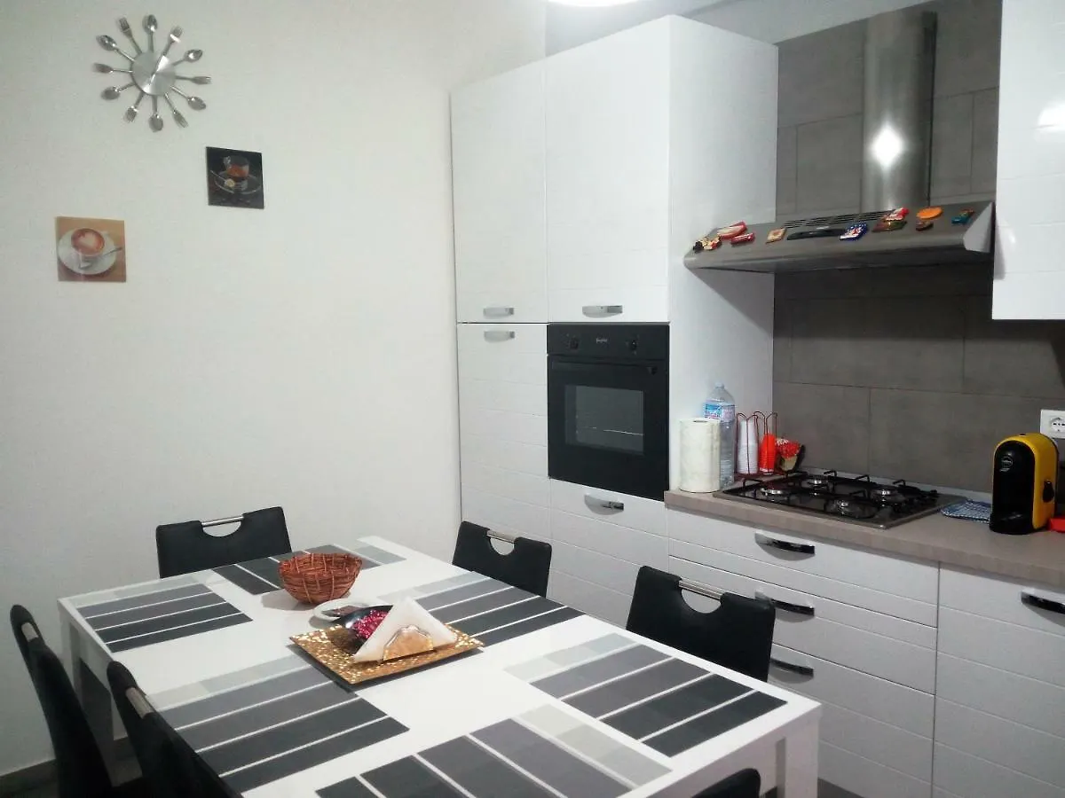 לינה וארוחת בוקר מונריאלה Casa Normanna